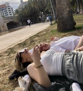 Student geniet van het leven tijdens haar stage in Valencia