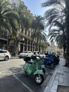 Vervoer in Valencia met scooter en openbaar vervoer voor studenten